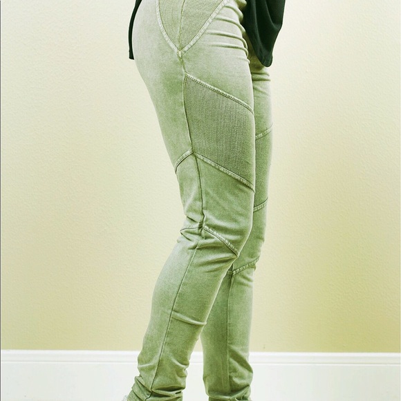 🍍🍍Elle Olive Mineral Wash Moto Leggings - Picture 2 of 4